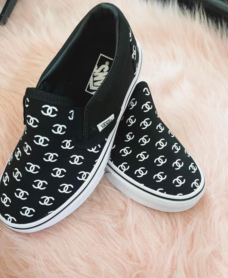 black and white slip on