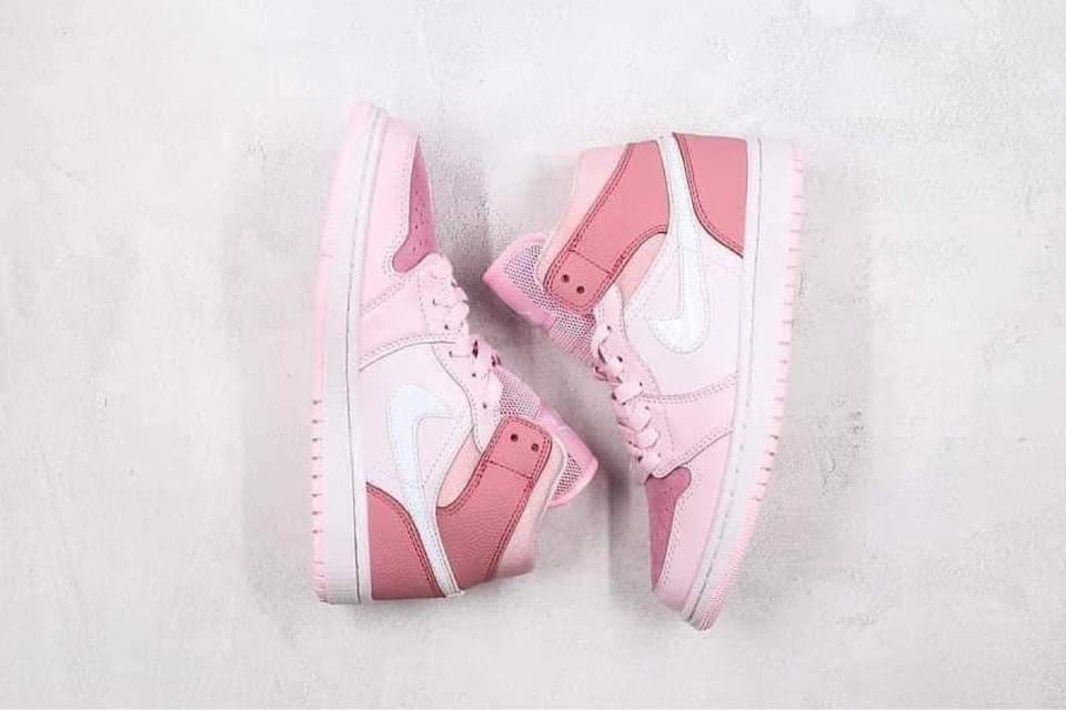 atheletic shoe